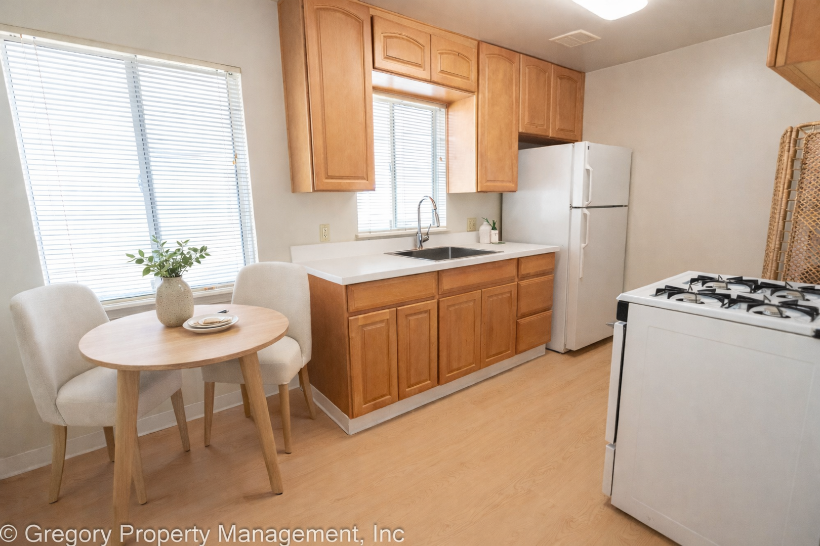Alameda Apartment: 1710 Benton St