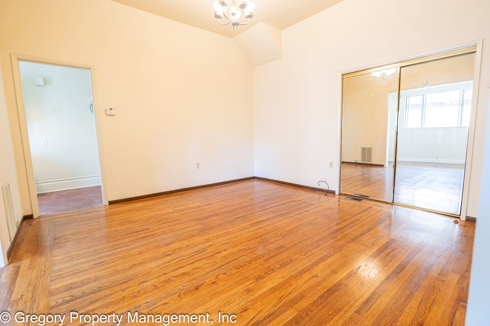 Alameda Apartment: 1210 Paru St.