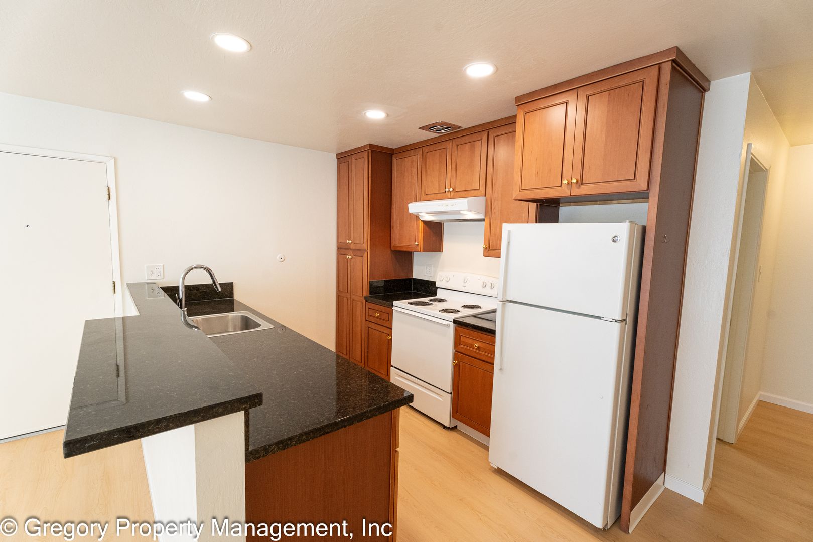 Alameda Apartment: 1525 Schiller St