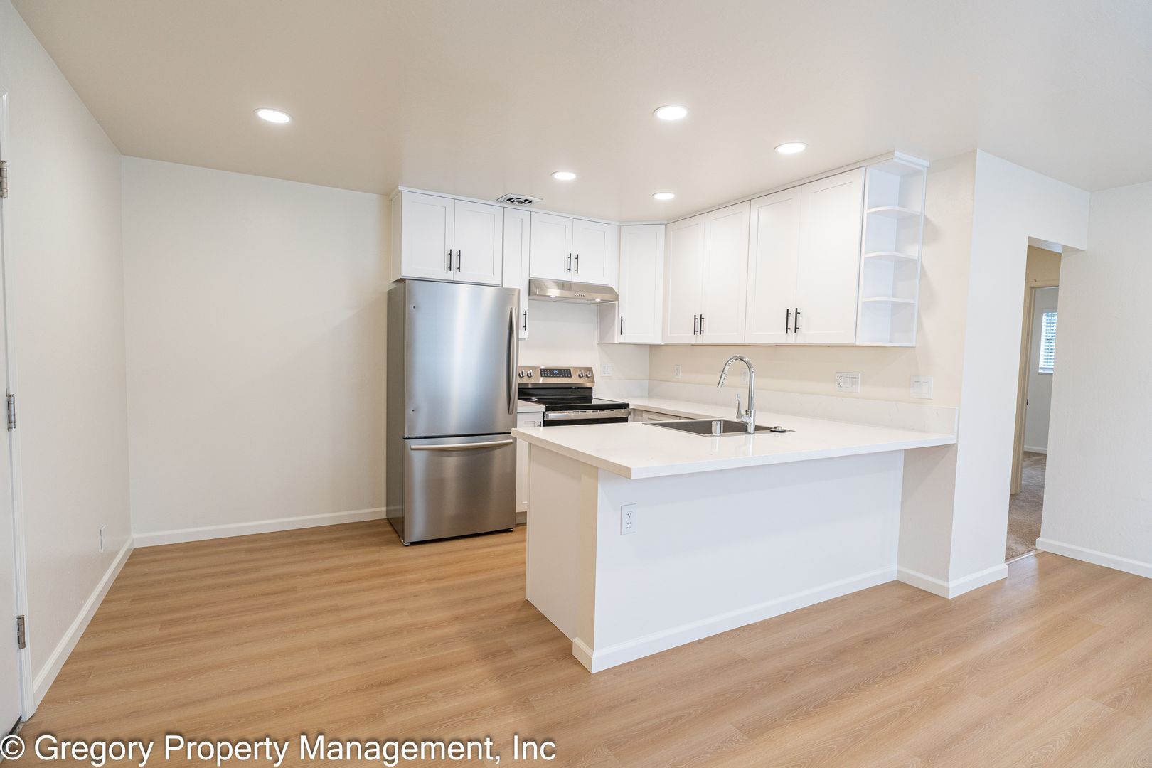 Alameda Apartment: 1525 Schiller St