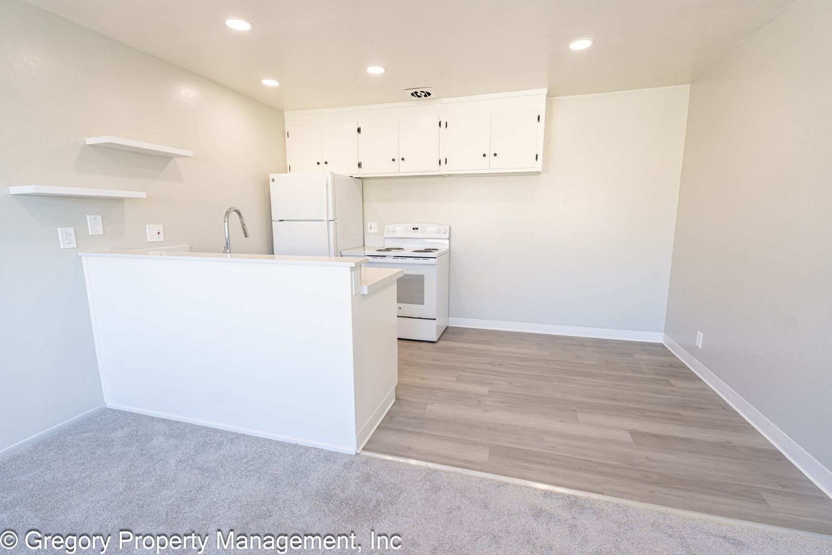 Alameda Apartment: 1525 Schiller St