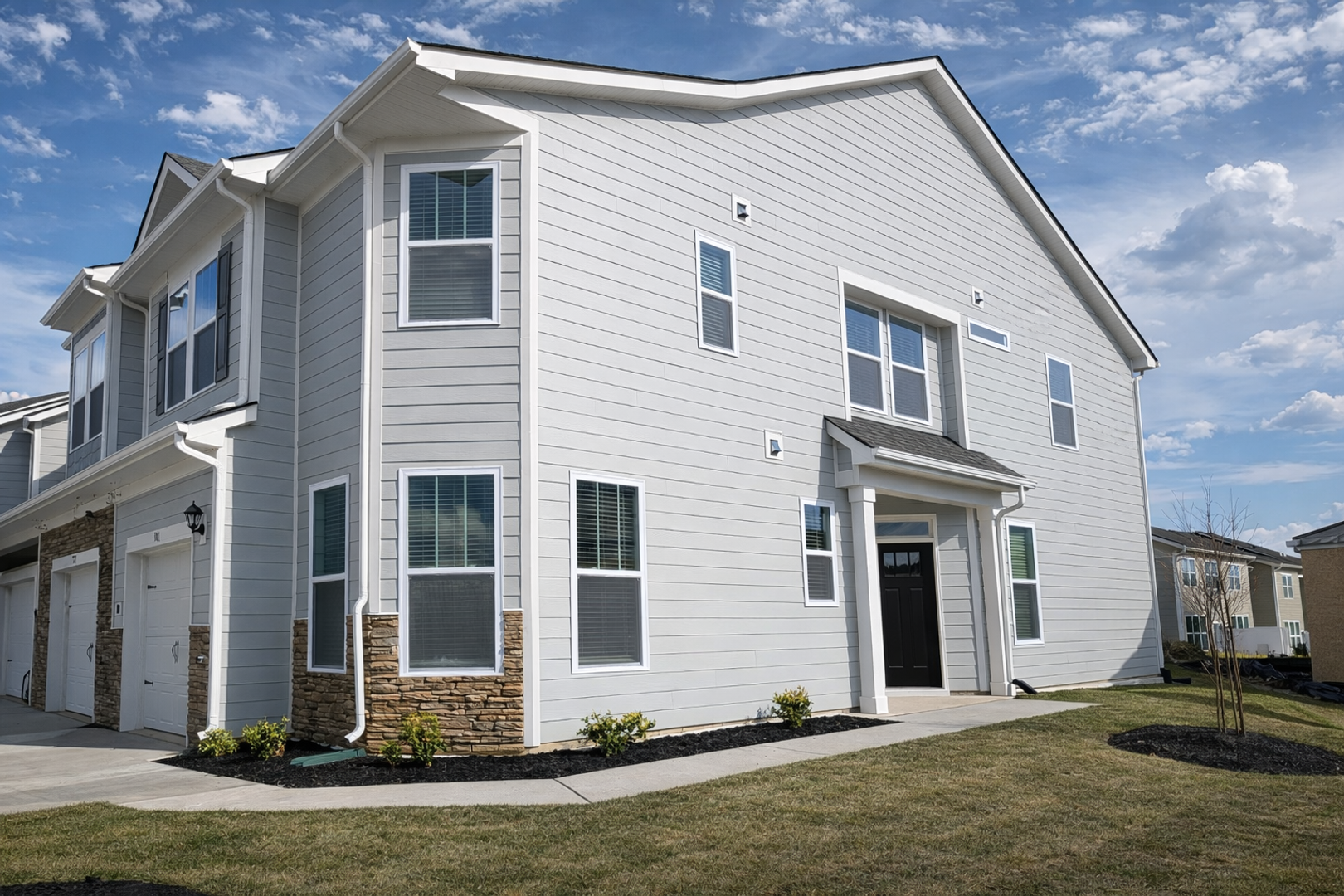 Hendersonville House: 381 Creekview Rd