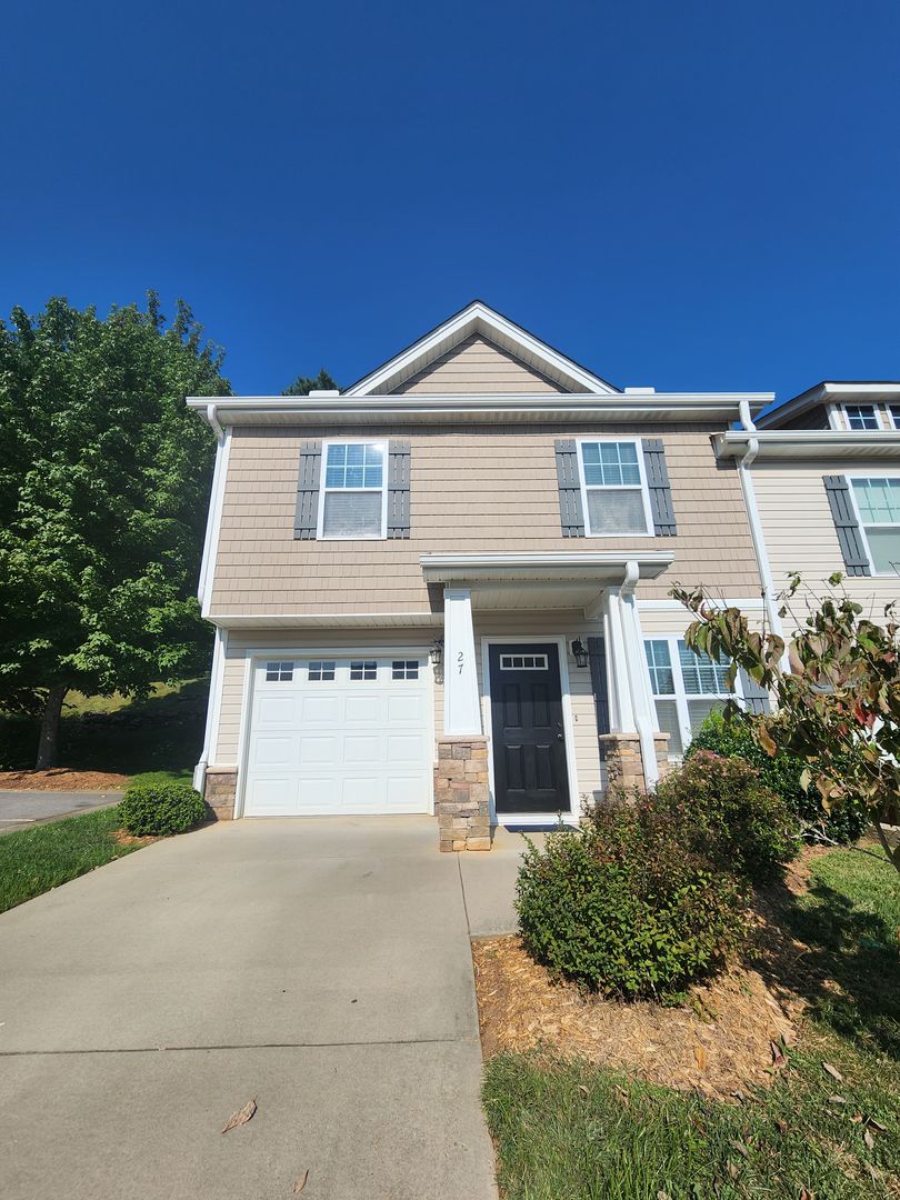 Weaverville House: 27 Barnett Shoals