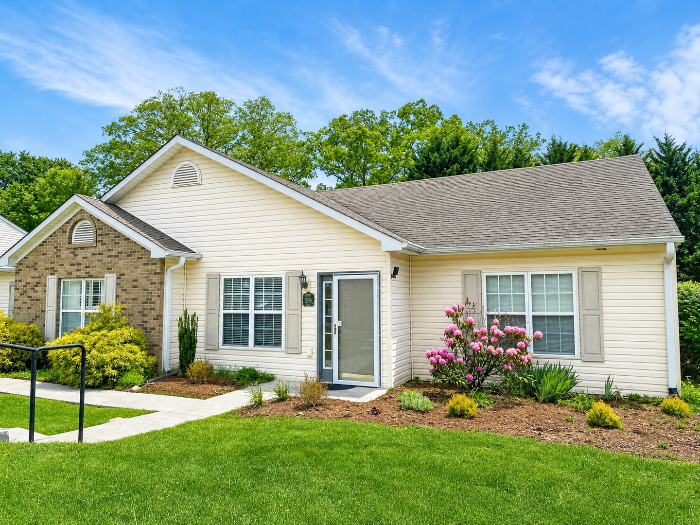 Black Mountain House: 102 A Kerlee St