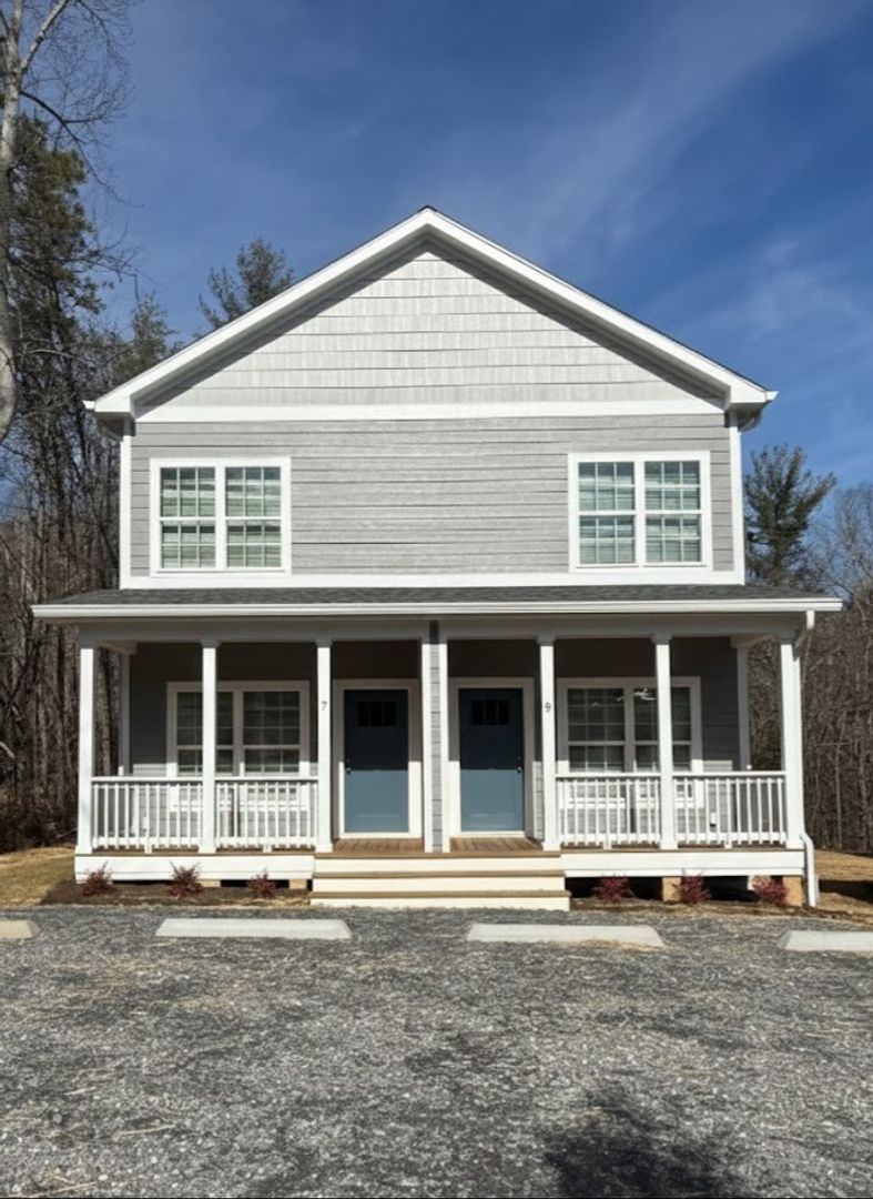 Black Mountain House: 9 Broadstone Lane