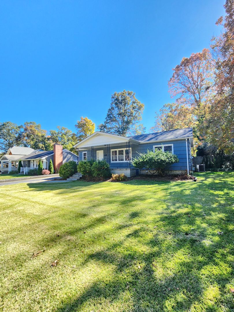 104 Second Street, Black Mountain, NC 28711