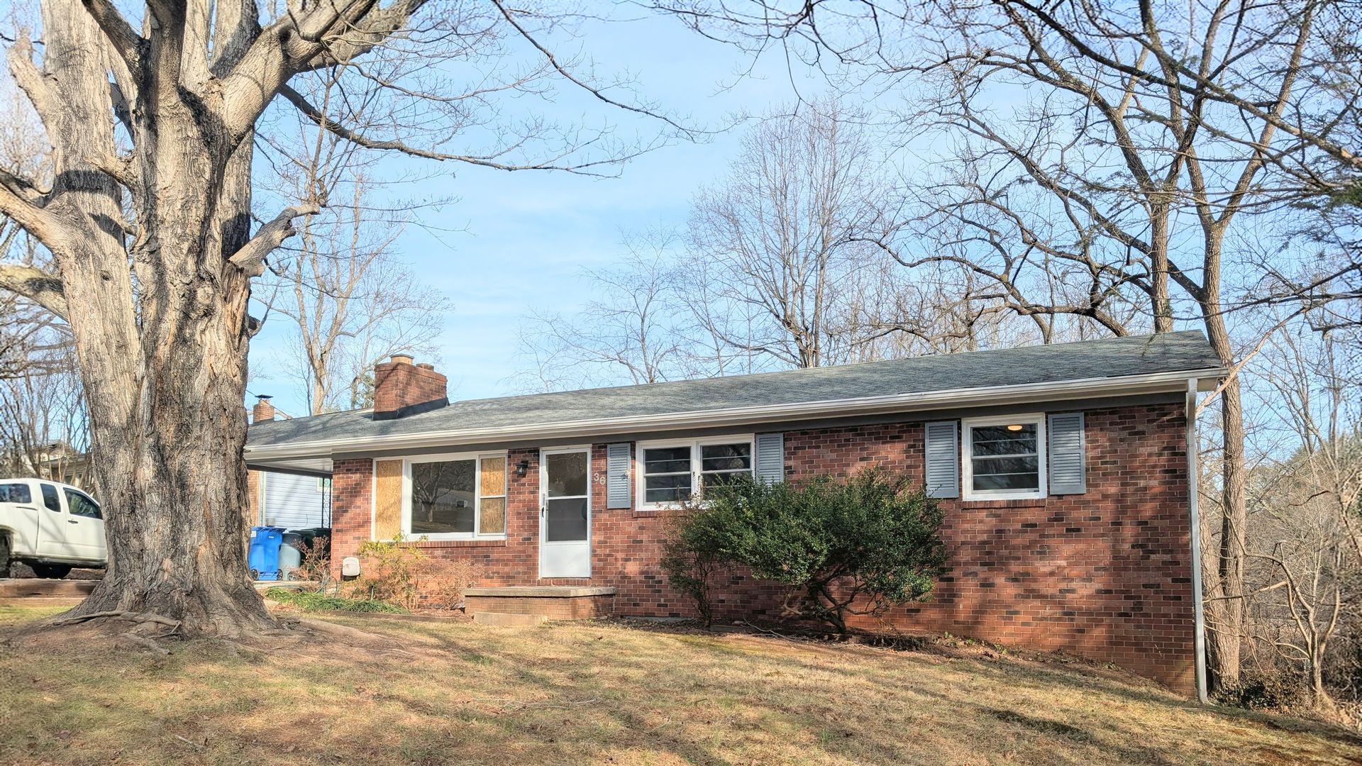 Asheville House: 36 Debra Ln