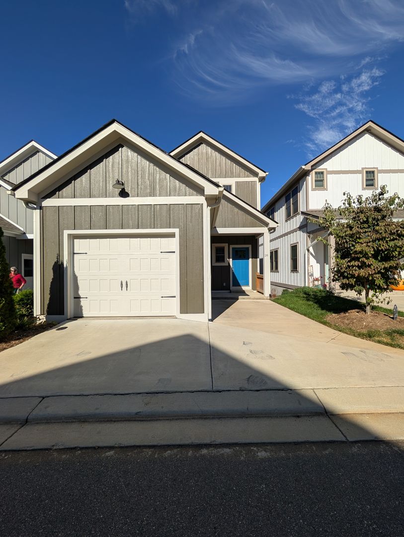 Weaverville House: 26 Wheeler Rd