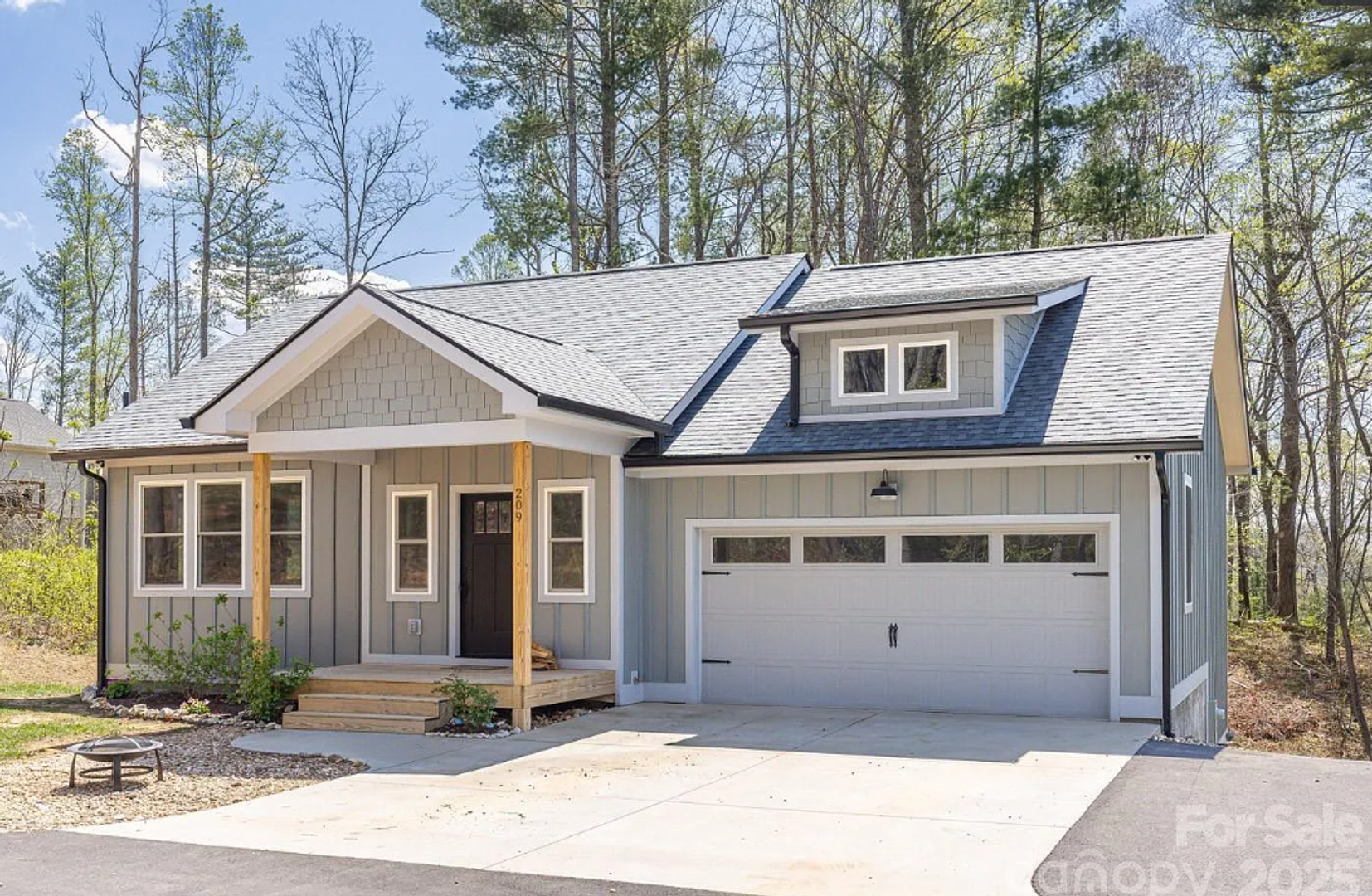 Fairview House: 209 Fall Leaves Drive