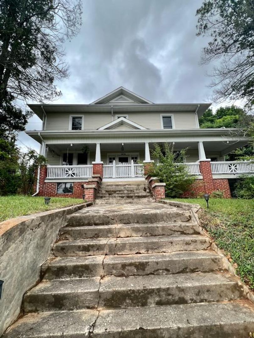 Marion House: 233 Blue Ridge Street