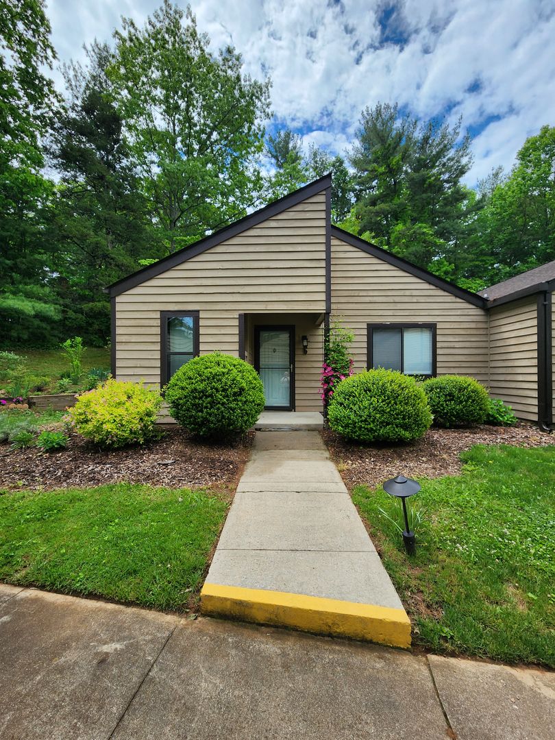 Black Mountain House: 6 Woodlands Drive