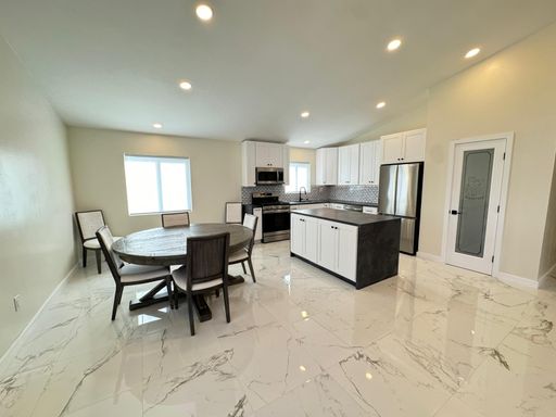 Listing photo thumbnail