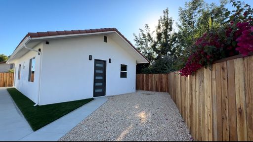 Listing photo thumbnail