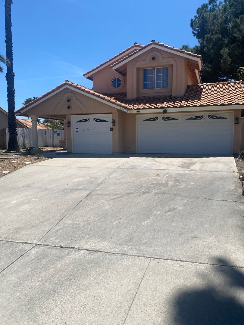 Lake Elsinore House: 16502 Mango Way