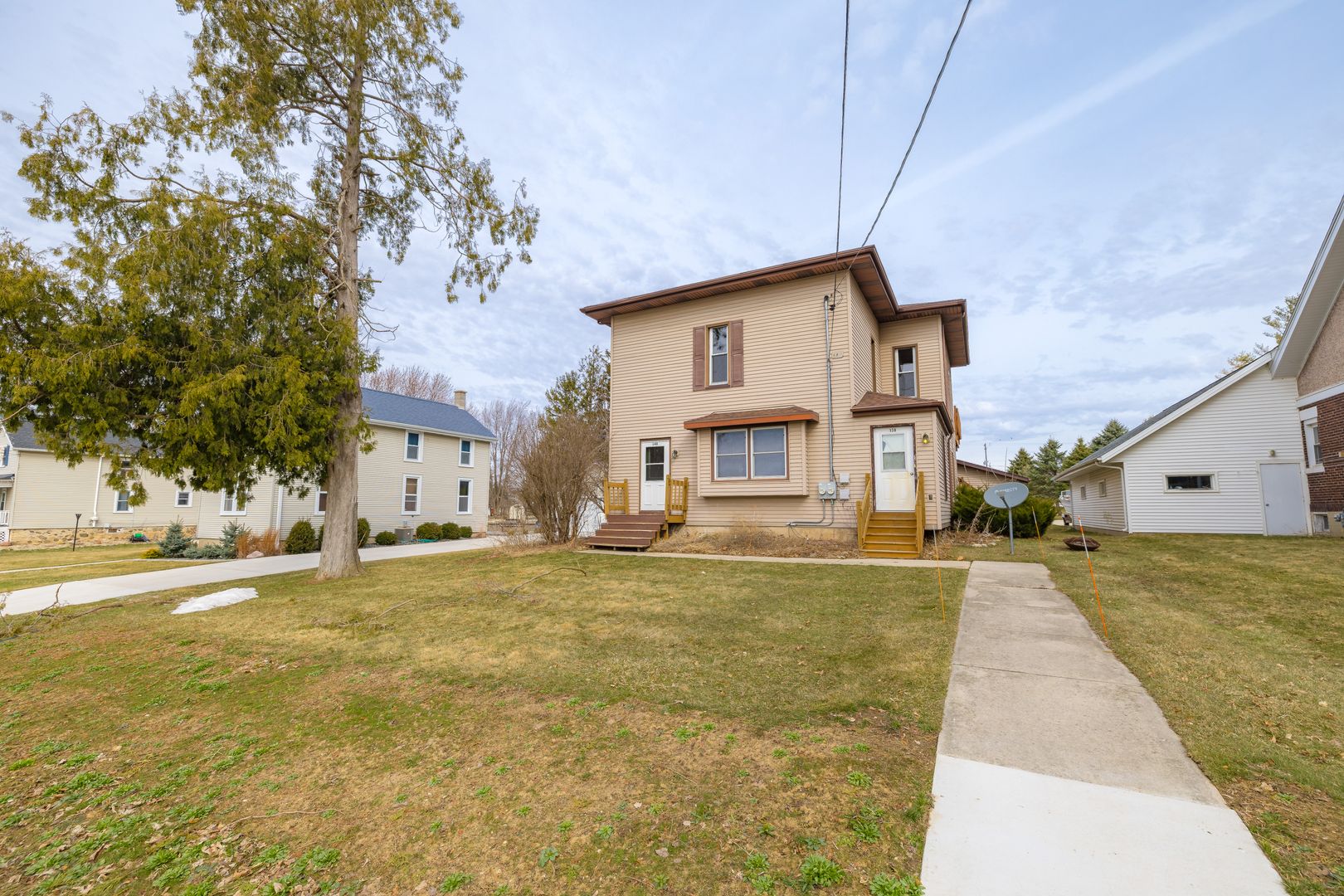 Campbellsport Apartment: 138 Martin St