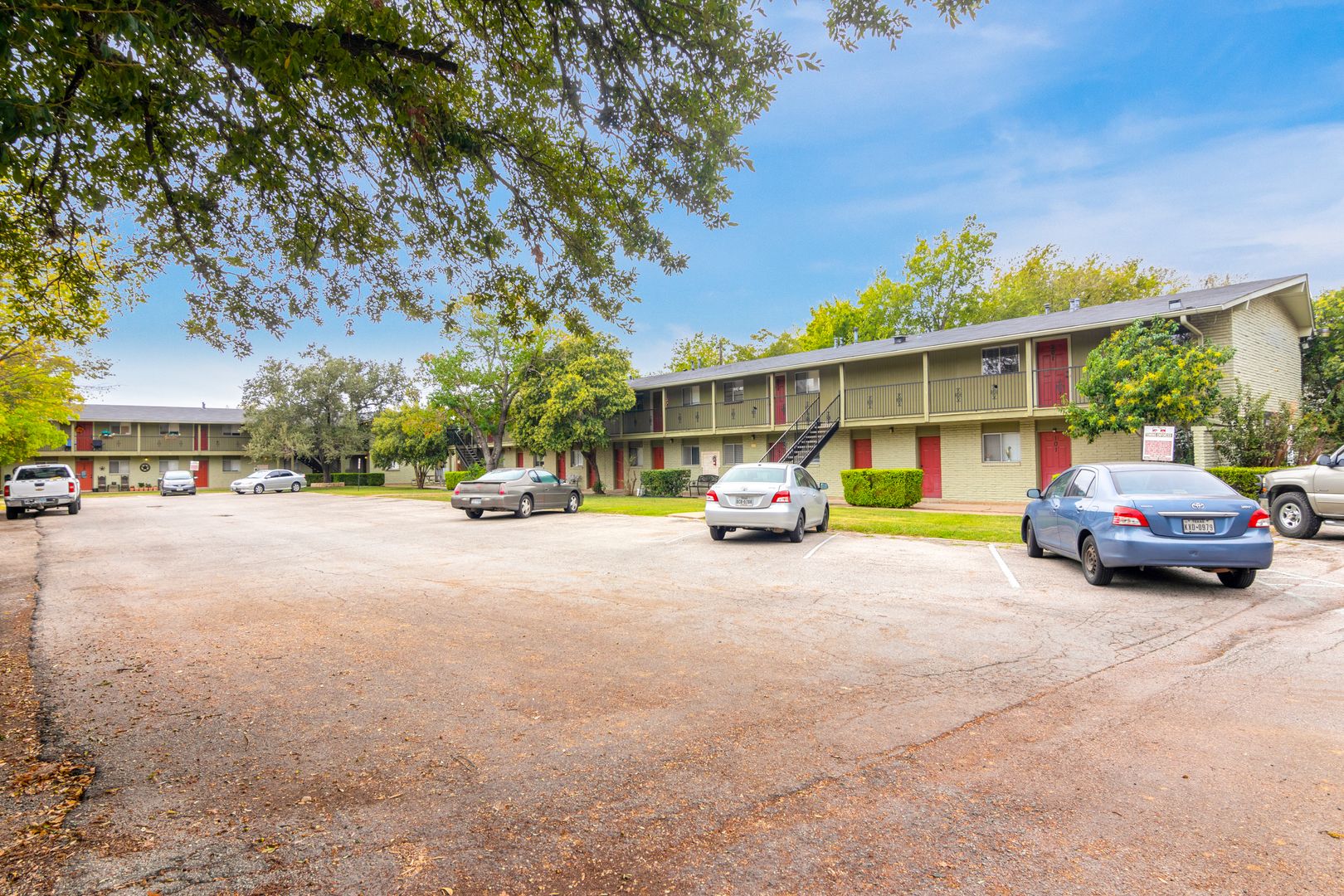 Georgetown Apartment: 806 E 13th St Unit #208