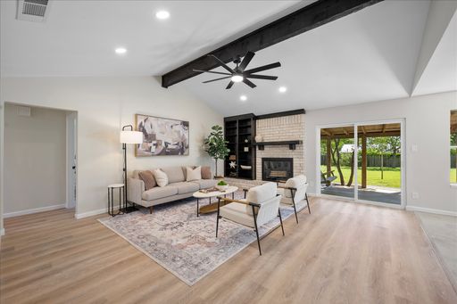 Luxury Living at its Finest! – photo 1