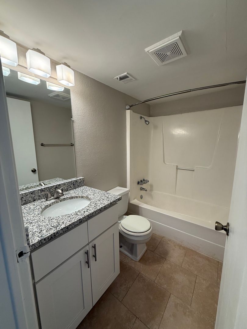 North Wichita Apartment: 7677 East 21st Street
