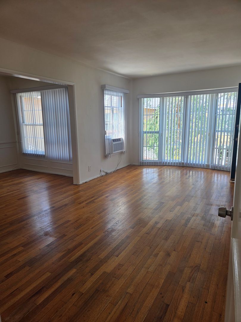 Glendale Apartment: 1914 No. Verdugo Road