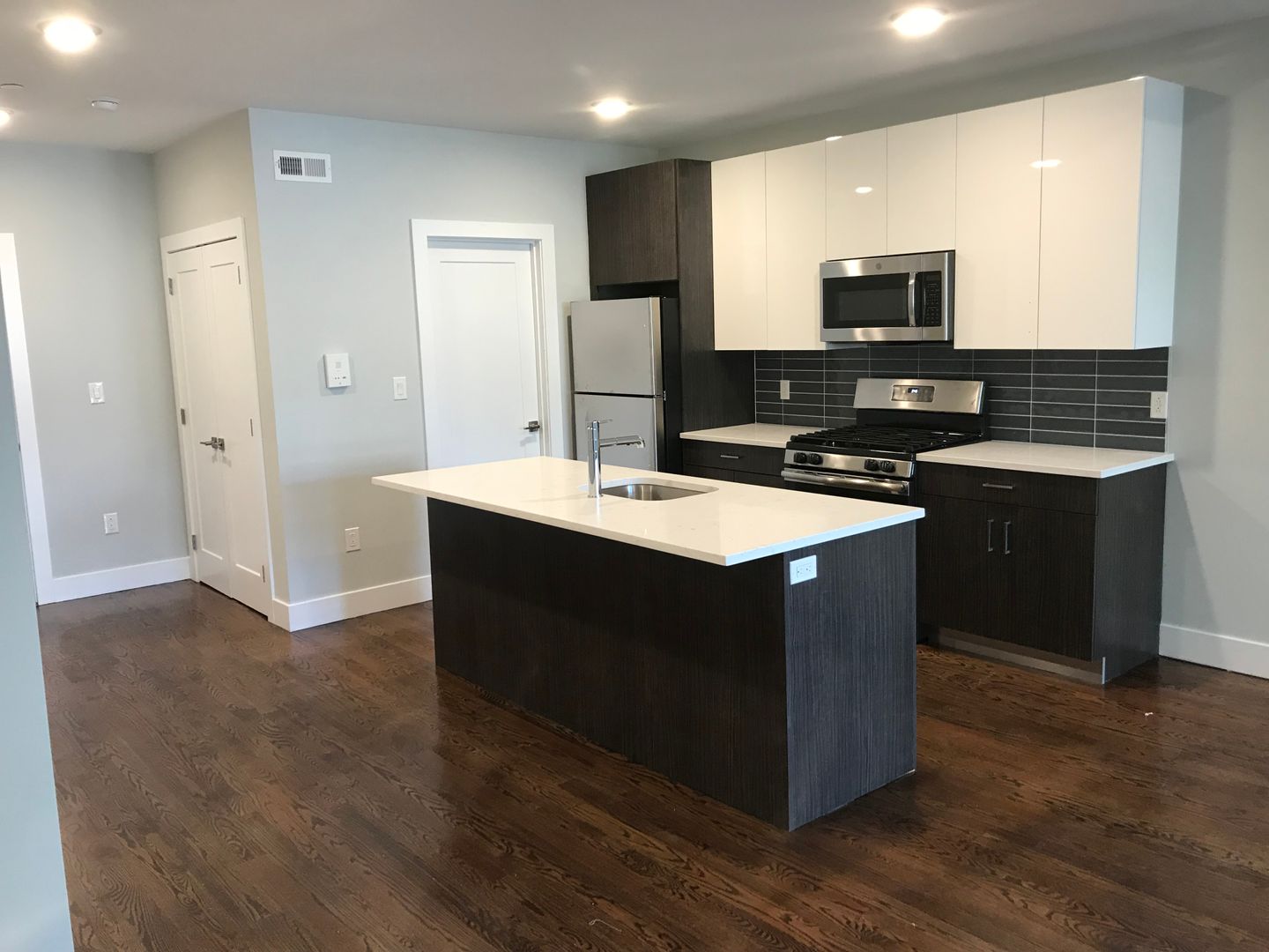 Philadelphia Apartment: 915 N 28th Street