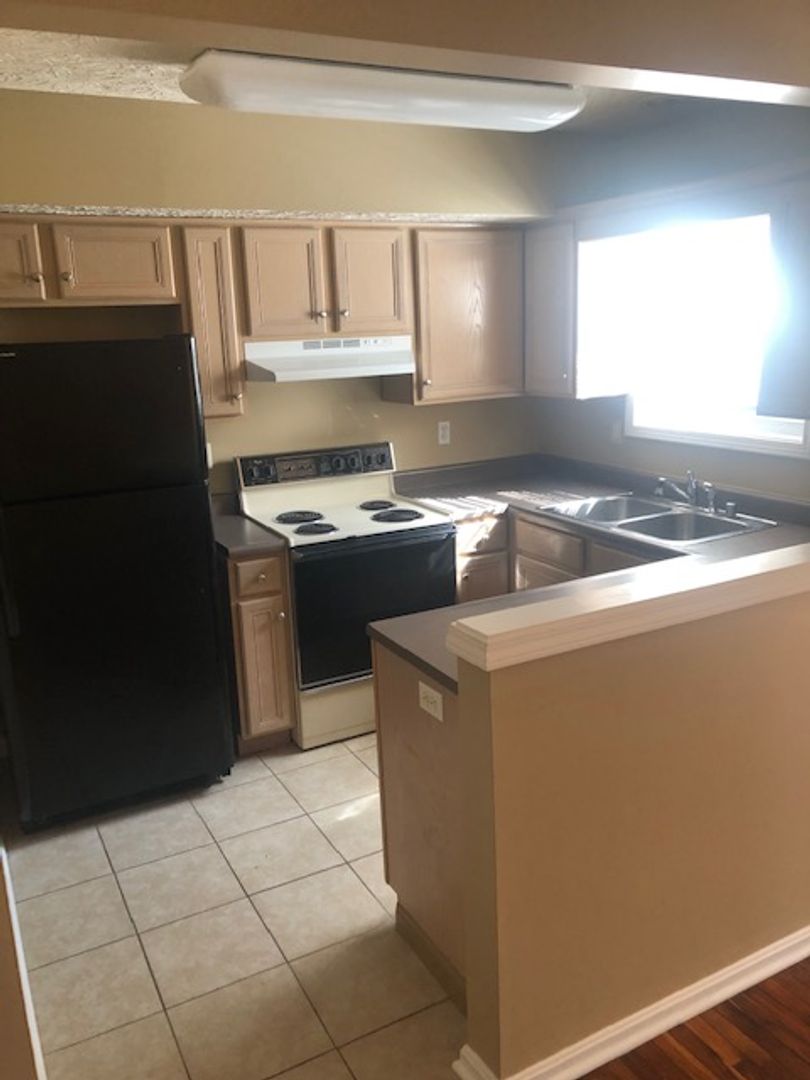 Bardstown Apartment: Ashberry Drive