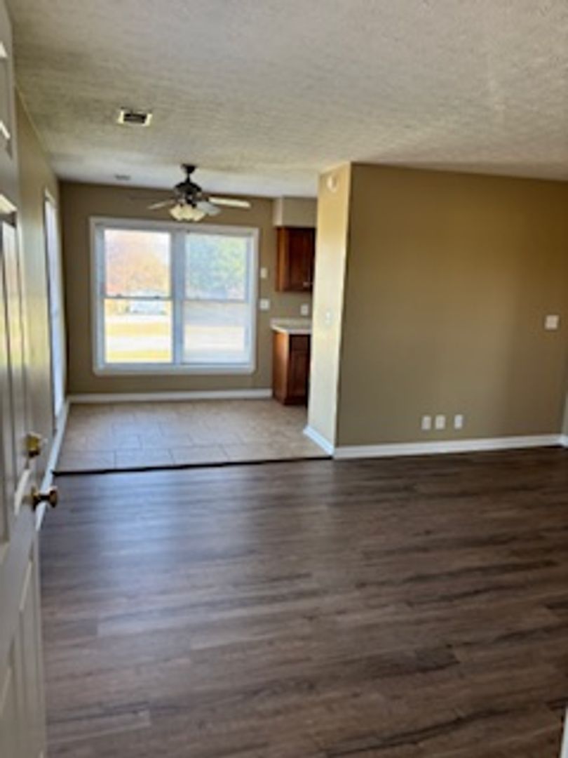 Bardstown Apartment: Plantation Circle