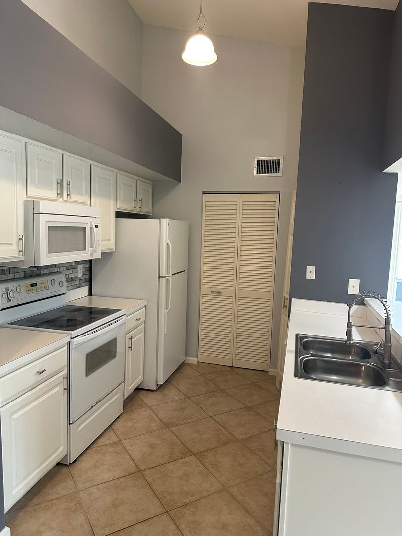 FORT MYERS House: 4121 RESIDENCE DR #323