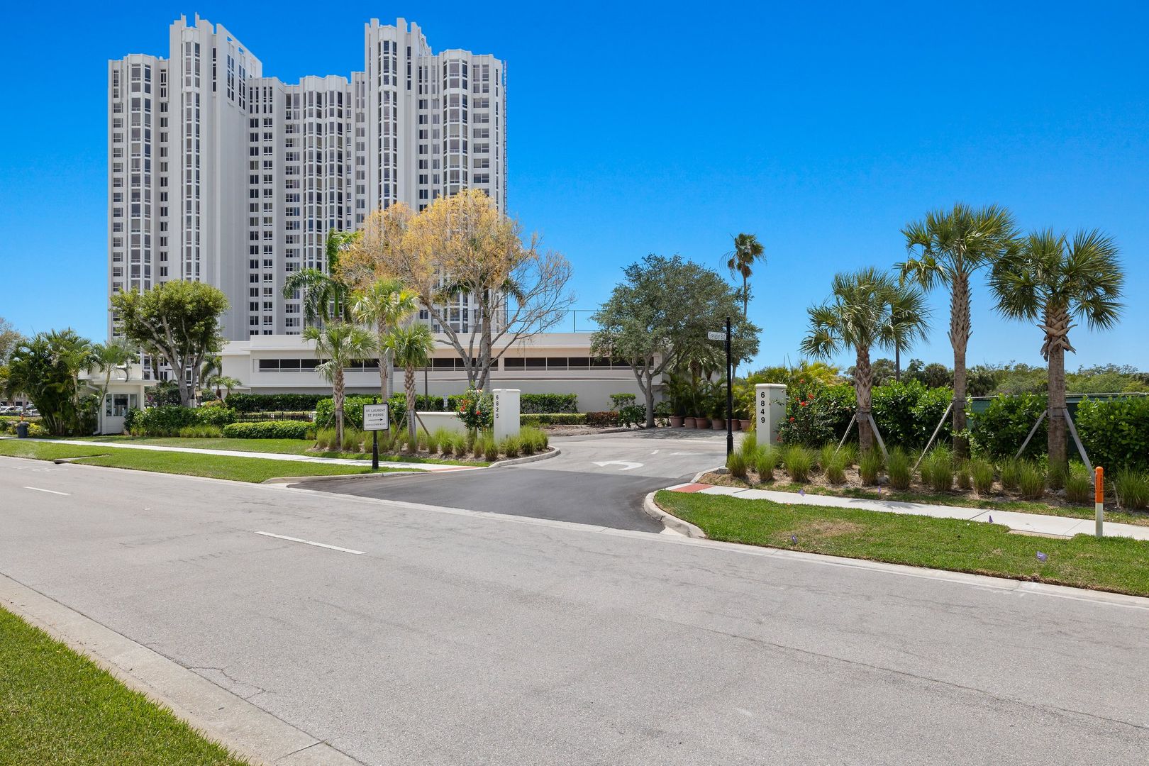 Naples Condo: 6849 Grenadier BLVD