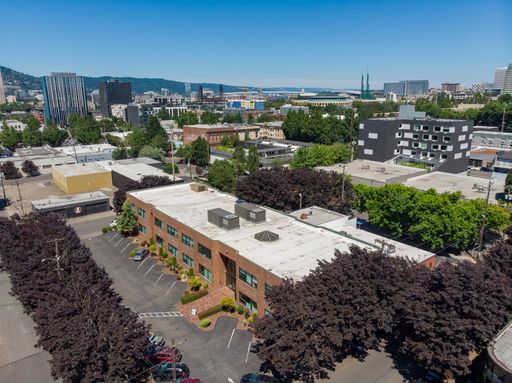 FOR LEASE: Office Suite with Reception, Four Offices & Shared Amenities 1,607 RSF | Close-In Eastside Industrial District – Portland, OR – photo 1