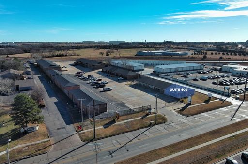 FOR LEASE: Retail/Flex Space with Glass Entry, Open Floor Plan & Private Restroom 1,500 RSF | Wichita, KS – Near US-35 – photo 1