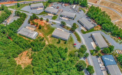 FOR LEASE: Industrial Warehouse with Office, Vaulted Ceilings & 14’ Roll-Up Door 2,500 RSF | Fort Mill, SC – 15–17’ Vaulted Ceiling Heights – photo 1