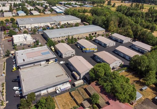 FOR LEASE: Industrial Warehouse – High Ceilings & Fenced/Gated Site 2,740 RSF | West Eugene, OR – Off OR-126 – photo 1