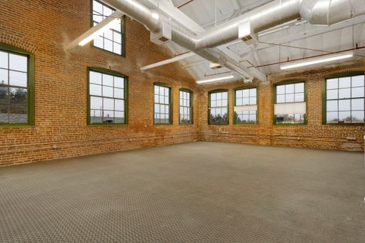 FOR LEASE: Spacious Office/Flex Space - Vaulted Ceilings - Exposed Brick - NE Portland - 1,739 RSF – photo 1
