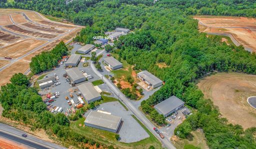 FOR LEASE: Industrial Warehouse with Office, Vaulted Ceilings & 14’ Roll-Up Door 2,500 RSF | Fort Mill, SC – 15–17’ Vaulted Ceiling Heights – photo 1
