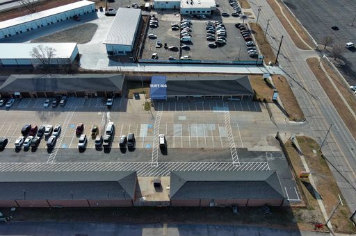 FOR LEASE: Office Space with Glass Door & Controlled-Access Gate 800 RSF | Wichita, KS – Near US-35 – photo 1