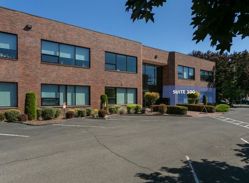FOR LEASE: Large Office Suite with Reception, Ten Offices & Shared Amenities 3,086 RSF | Close-In Eastside Industrial District – Portland, OR – photo 1