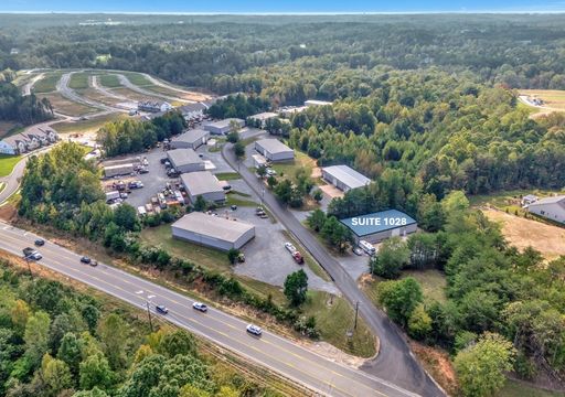 FOR LEASE: Industrial Warehouse with 900 SF Office, Vaulted Ceilings & 14’ Roll-Up Door 5,500 RSF | Fort Mill, SC – 15–17’ Vaulted Ceiling Heights – photo 1