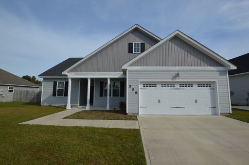 3 Bedroom 2 Bathroom Home in Jacksonville – photo 1