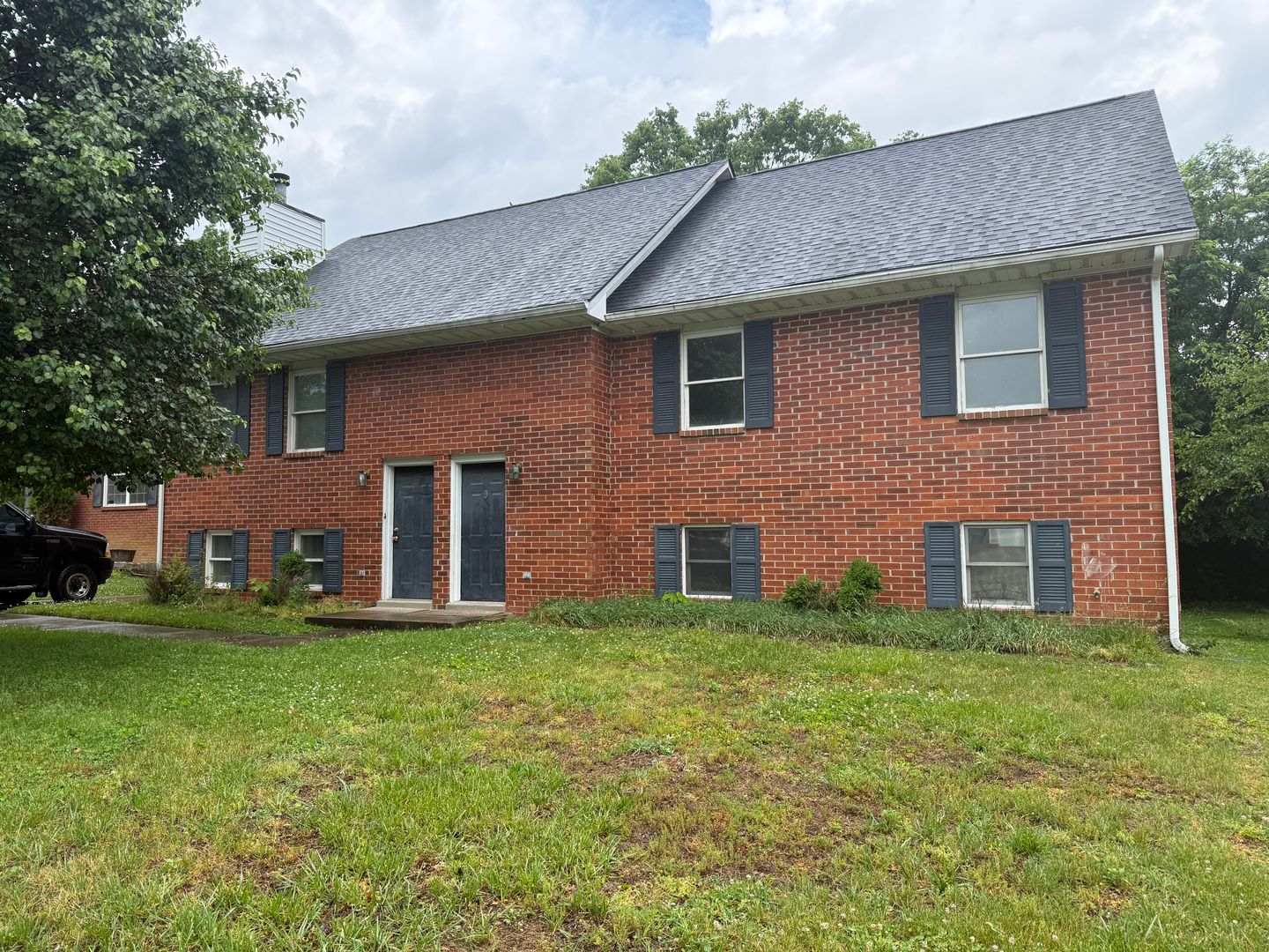 Lexington Apartment: 451 Woodview Drive