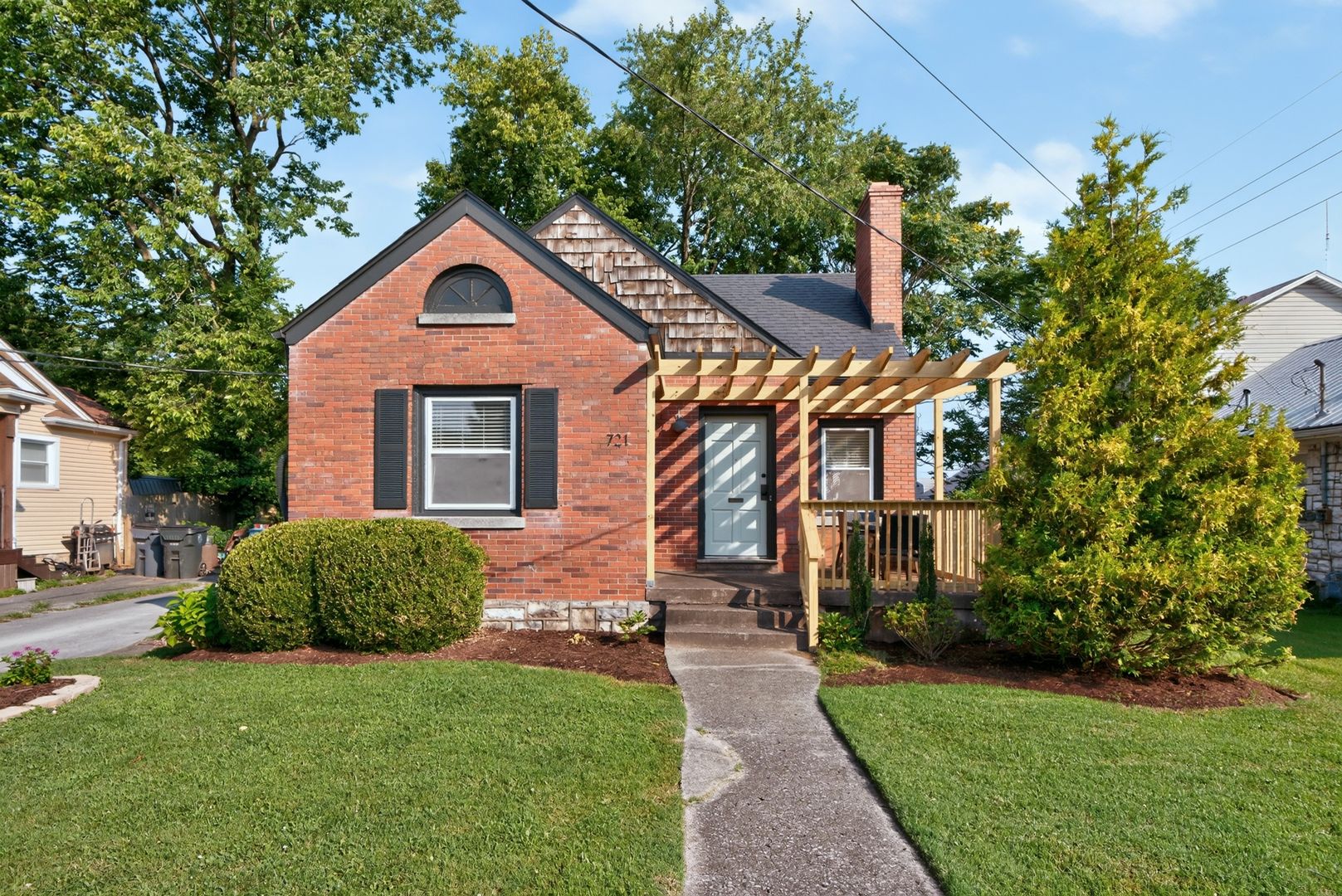 Lexington House: 721 Headley Ave