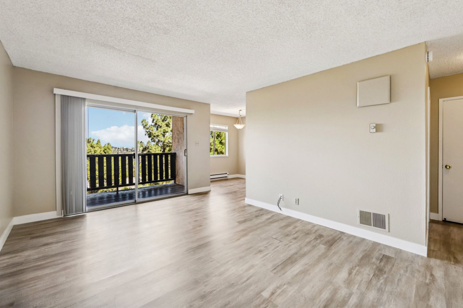 Belmont Apartment: 1016 Continentals Way