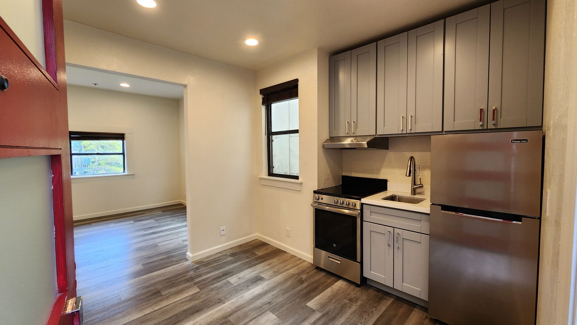 Richmond Apartment: 147-149 W Richmond Avenue