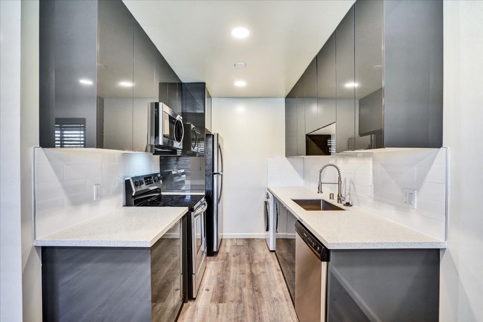 Mountain View Apartment: 1980 California Street