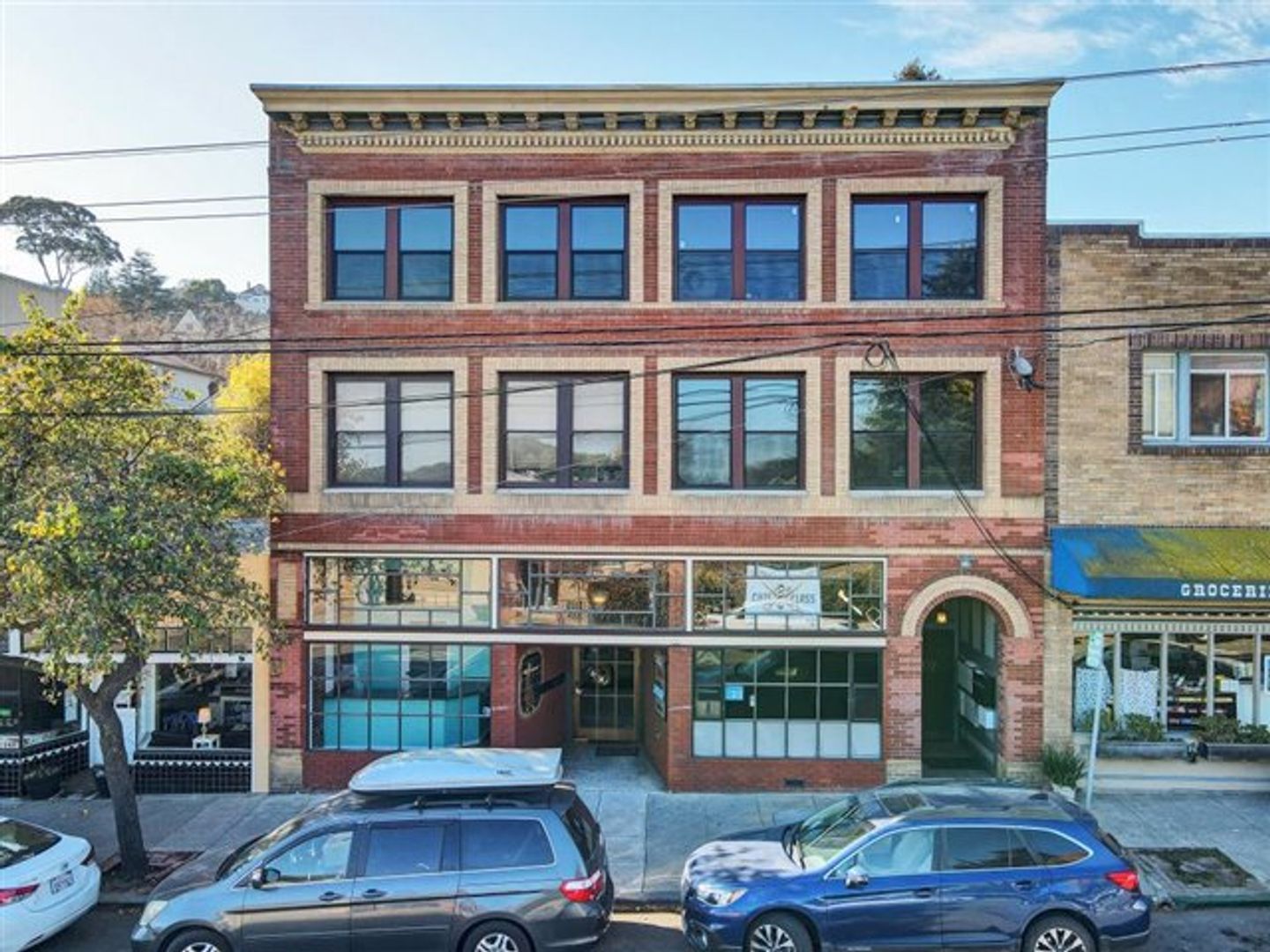 Richmond Apartment: 147-149 W Richmond Avenue