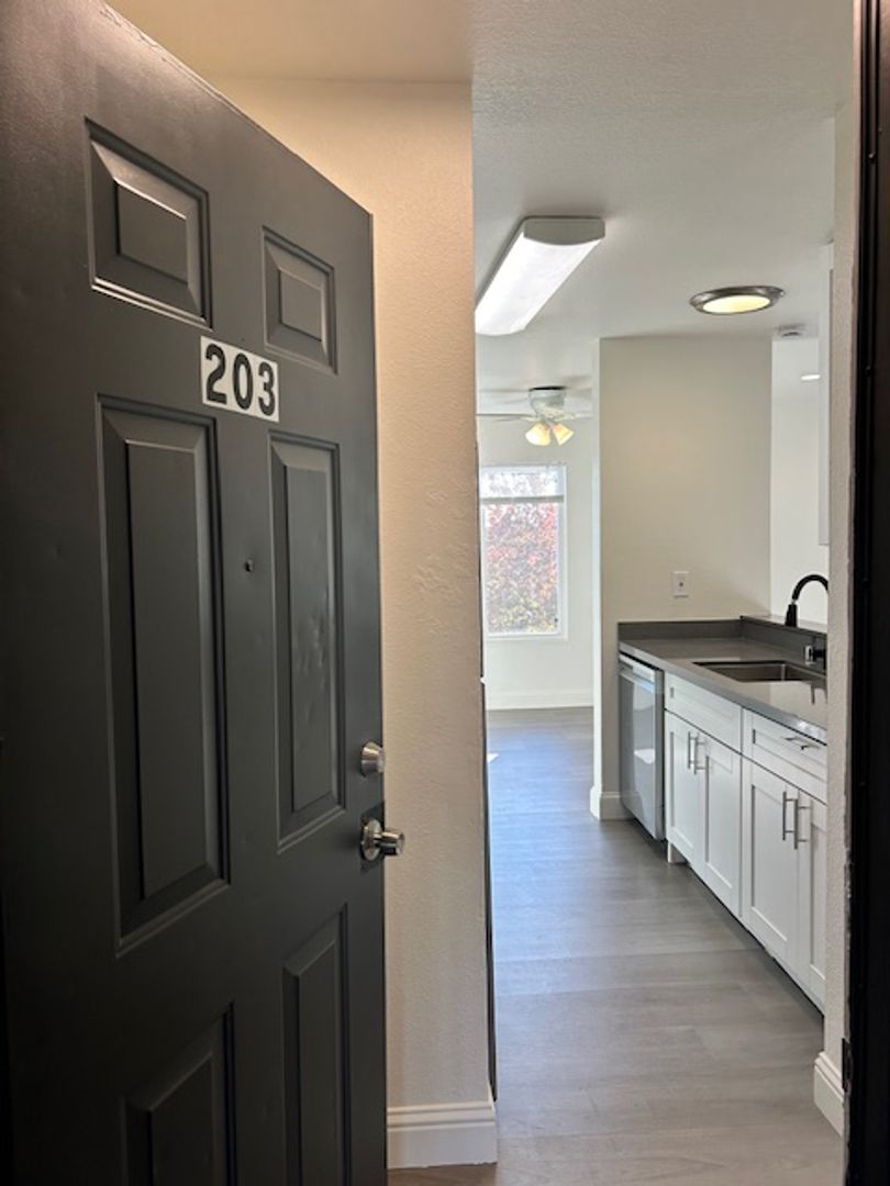 San Leandro Apartment: 15977-15987 Maubert Avenue