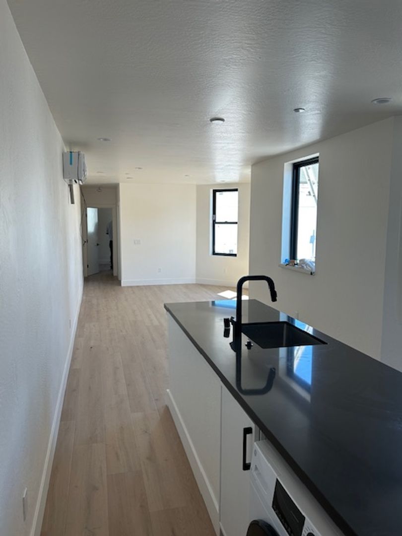 San Francisco Apartment: 2874 16th Street
