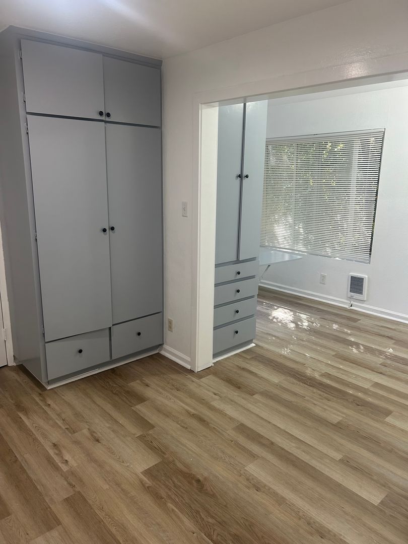 San Carlos Apartment: 17-25 Devonshire Blvd.