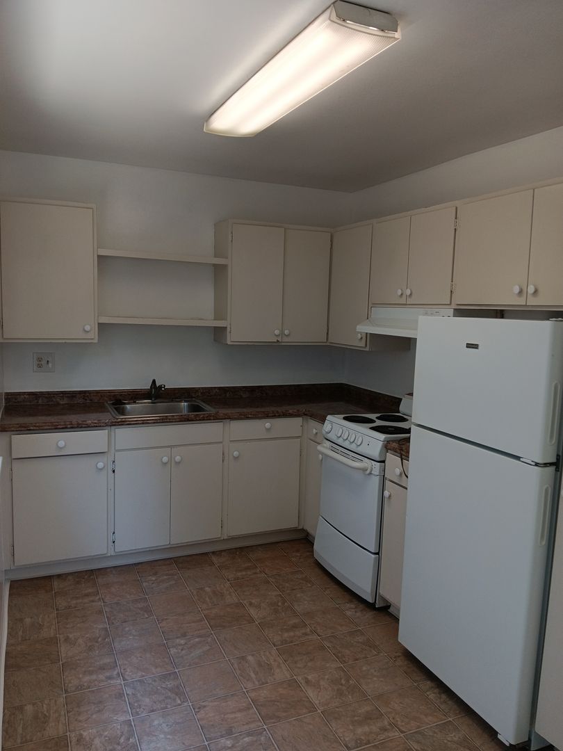 Redwood City Apartment: 3232-38 Rolison Rd