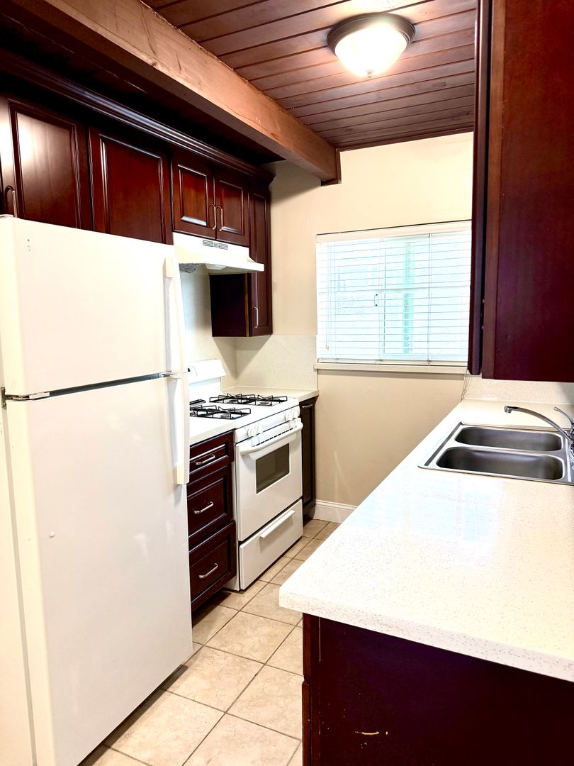 San Jose Apartment: 264-270 La Pala Drive