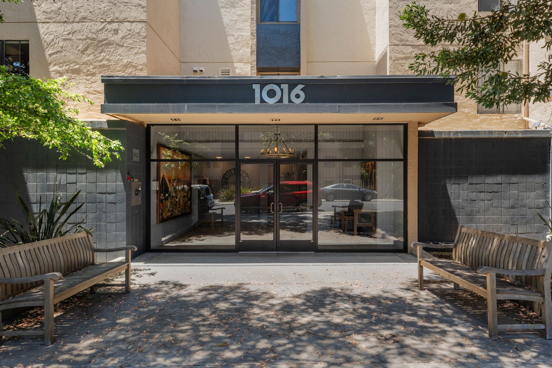 Belmont Apartment: 1016 Continentals Way